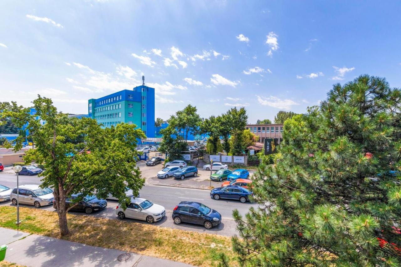 20 Minutes From Center W Netflix, Coffee Or Tea & Parking * Pressburg